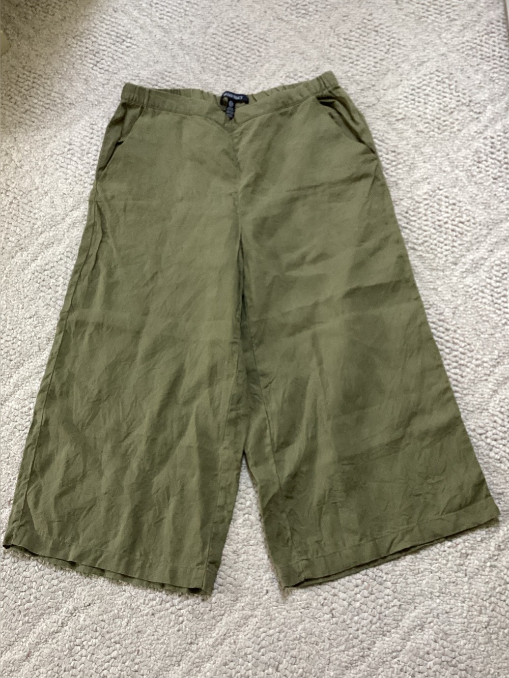 Ellen Tracy 100% linen pull-on wide leg pants.  Side pockets. S